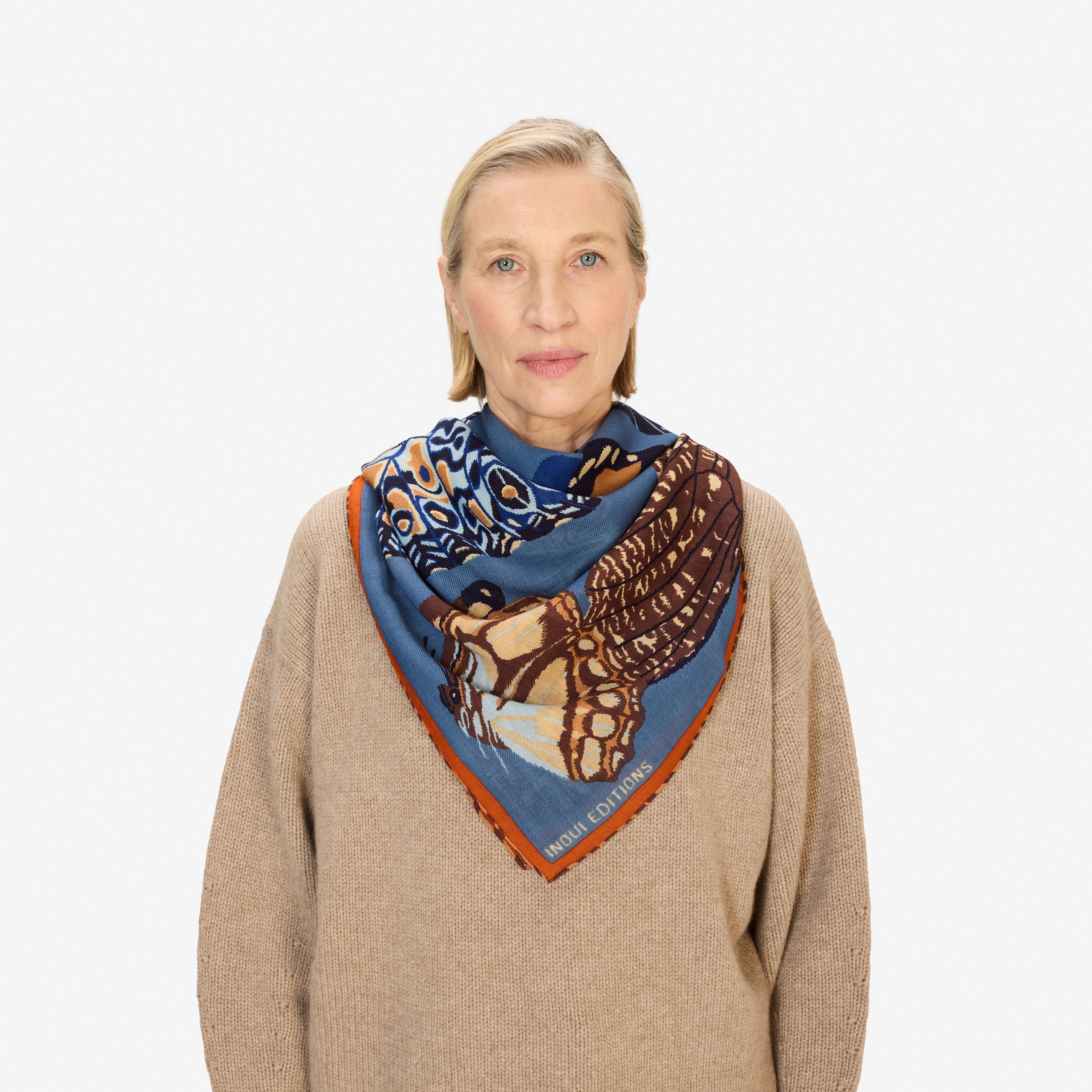 Square 130 - Papillons - Duck Blue