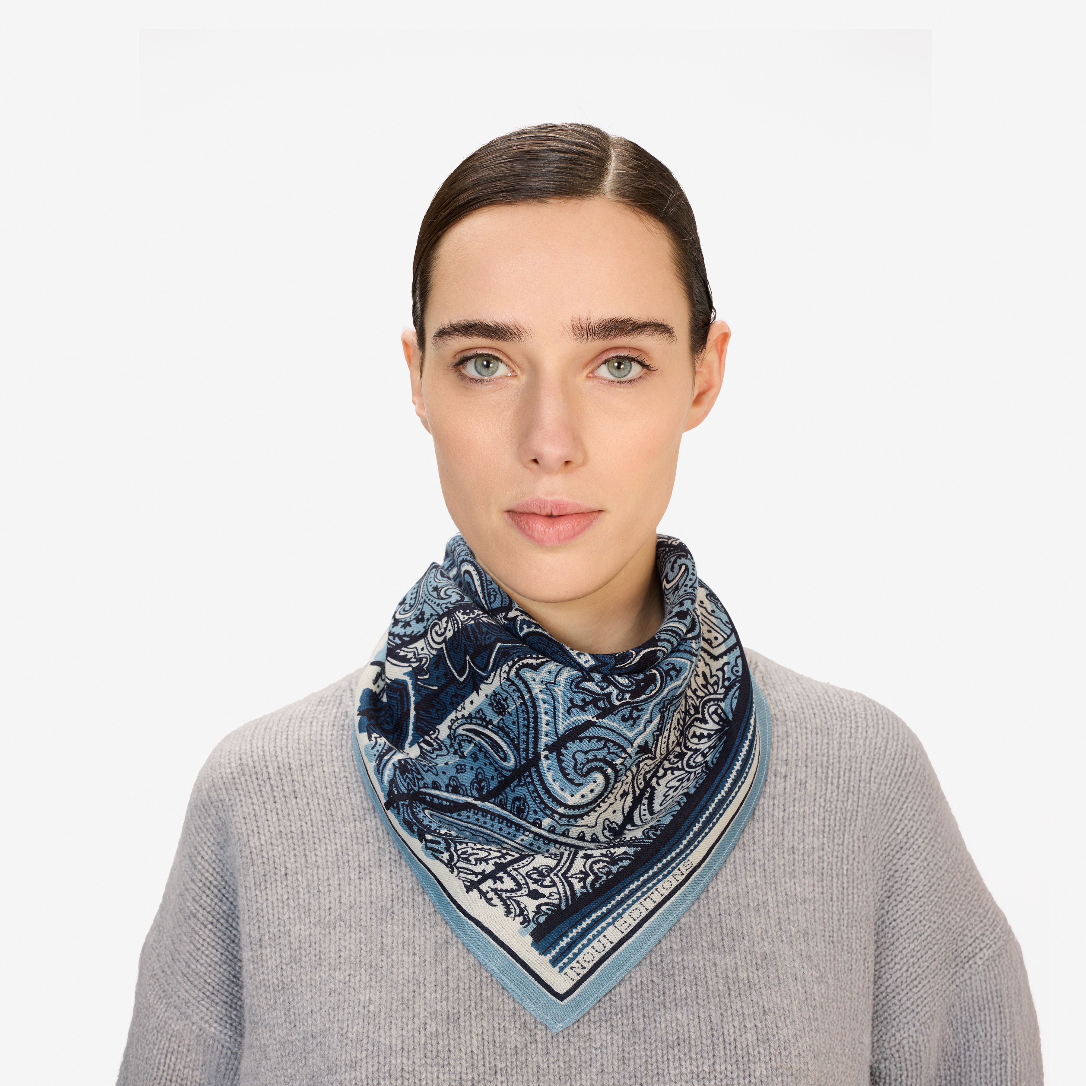 Pañuelo 70 - Paisley - Azul