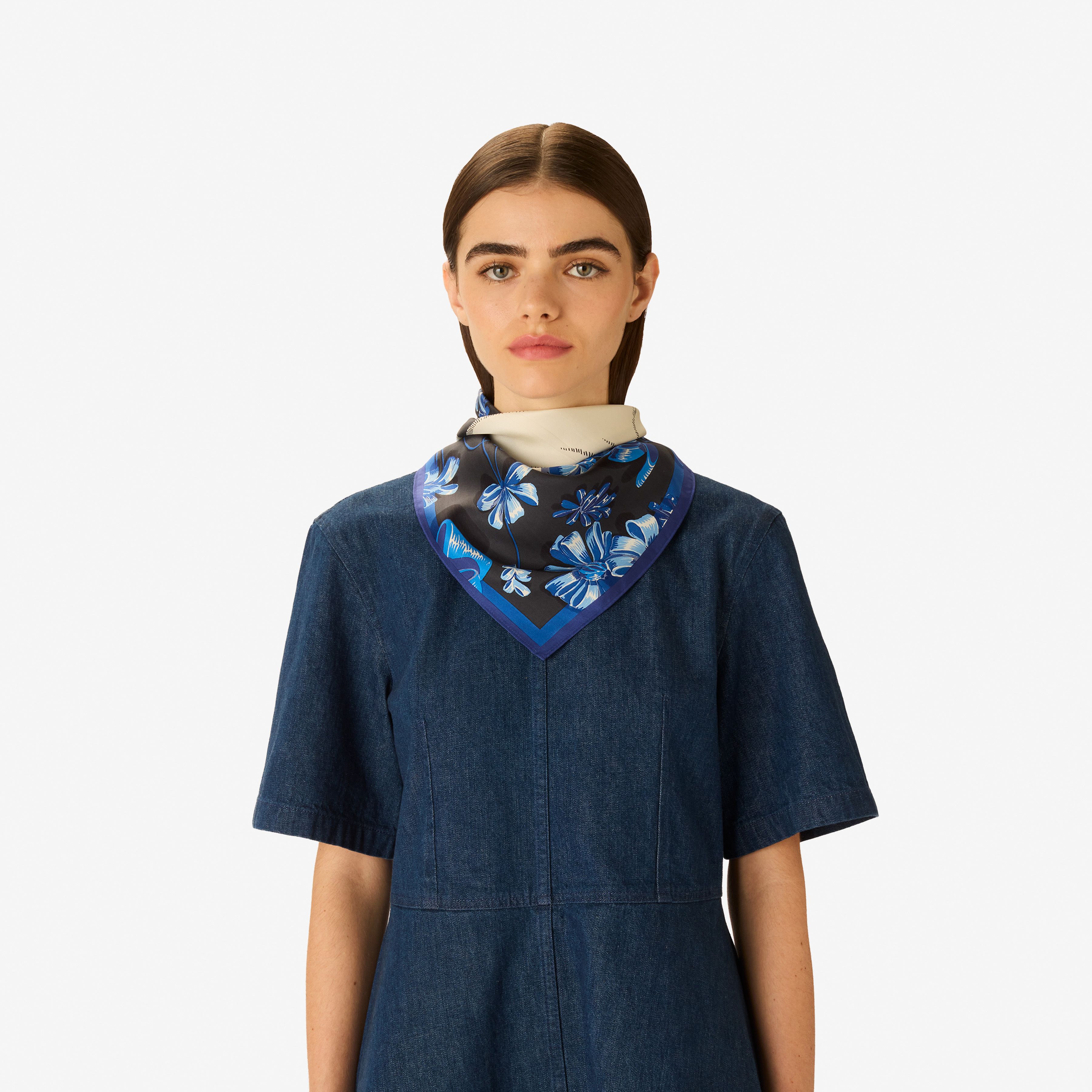 Square 65 - Toutou - Blue