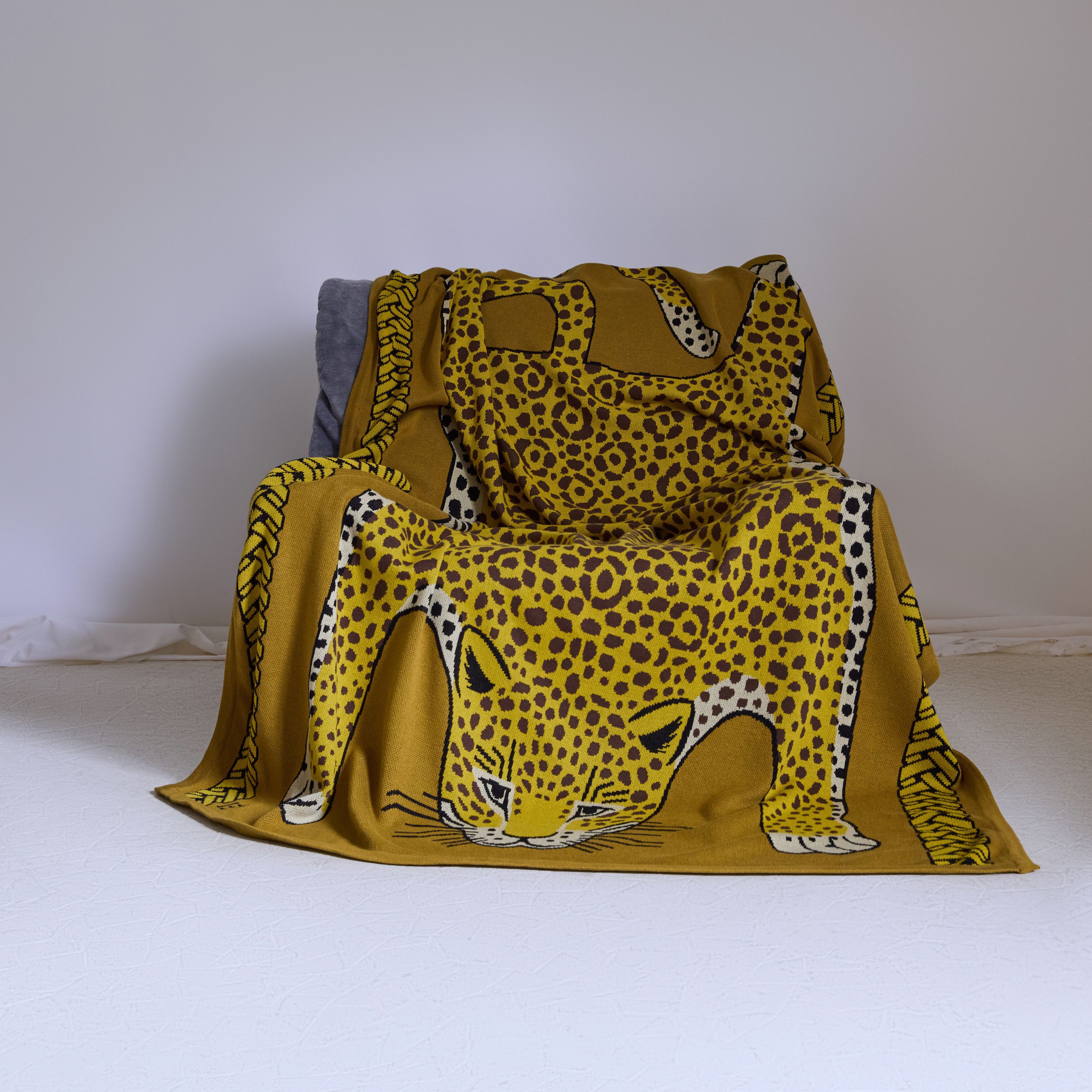Manta 130 - Leopard - Azafrán