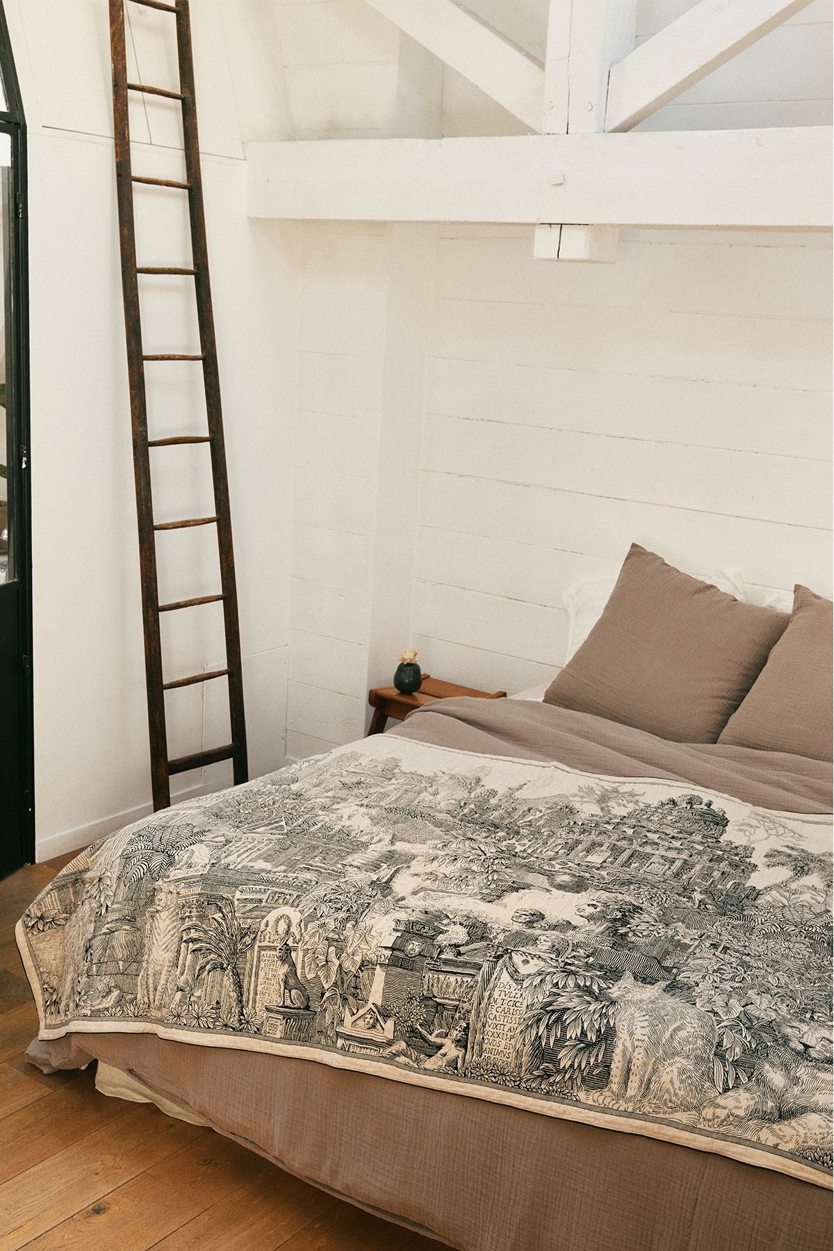 Quilted Cover 140 - Piranesi - Black