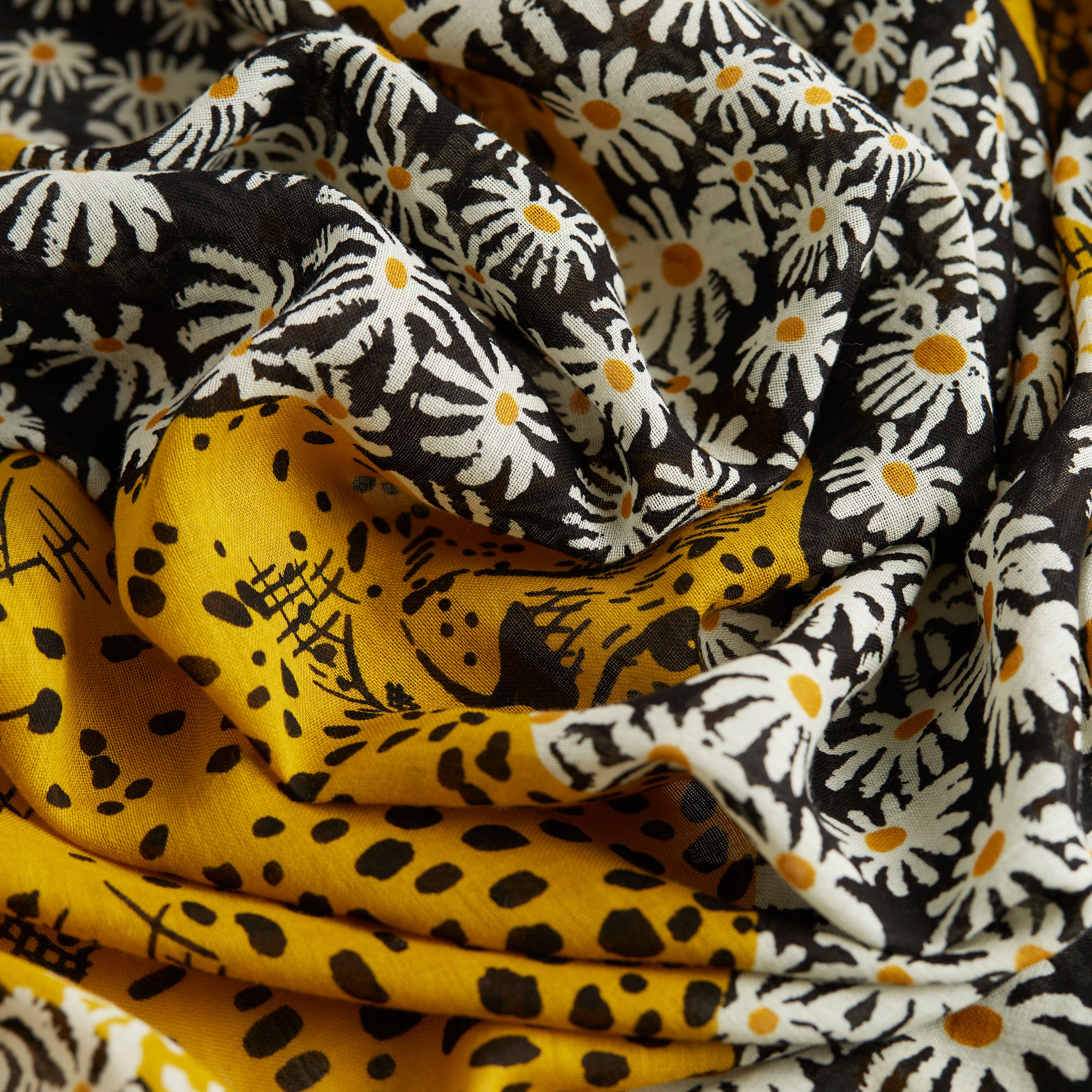 Scarf 100 - Pampa Daisy - Black