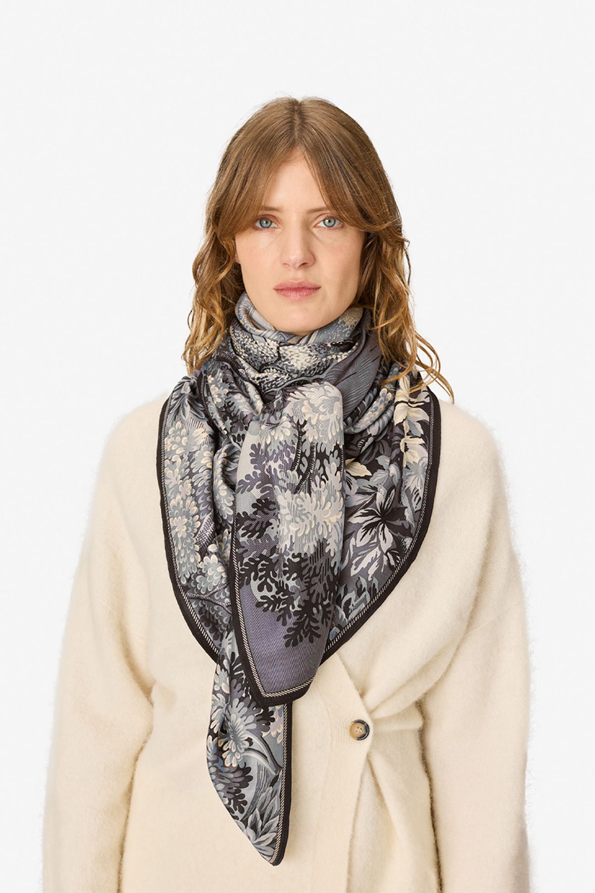 Square 130 - Come - Grey