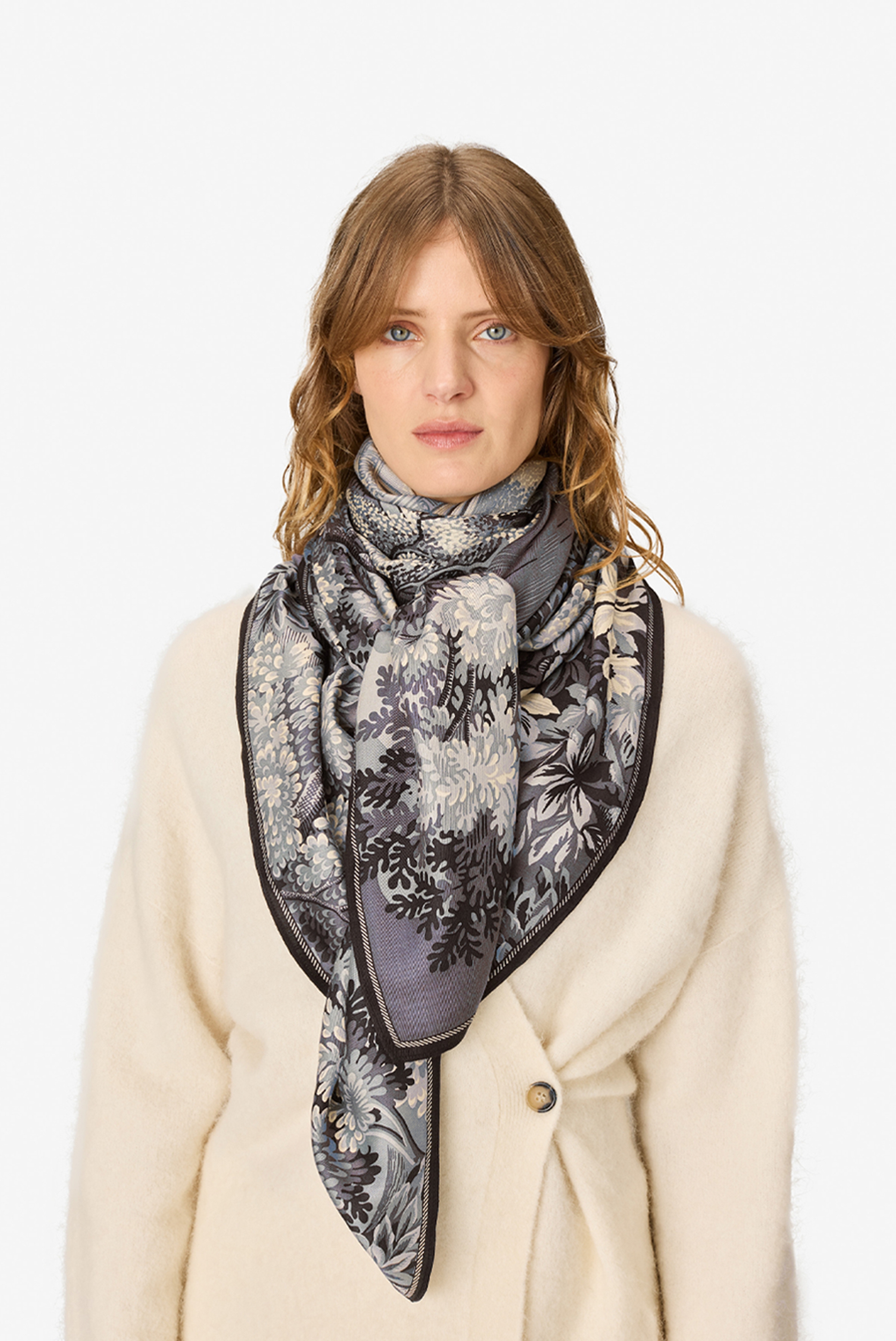 Square 130 - Come - Grey